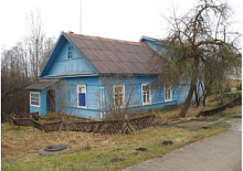 Нежилое здание с земельным участком